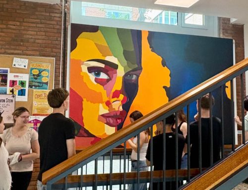 Kreativität im Großformat und im Dialog mit der Kunstgeschichte – Zwei Projektkurse präsentieren ihre Jahresausstellungen